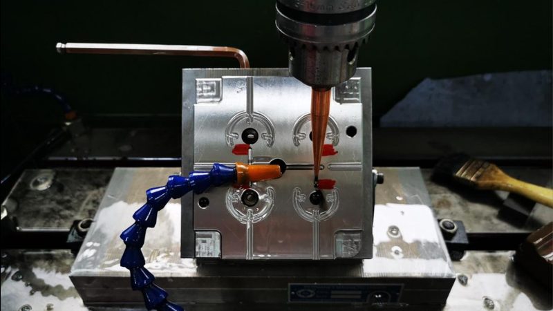 精密模具常见规格尺寸解析：揭秘模具制造的关键参数
