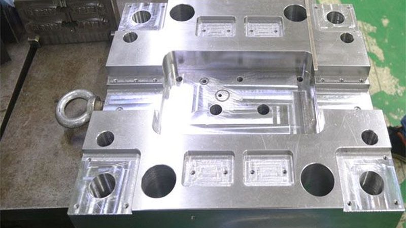 汽车模具设计与制造：技术规范与关键要素