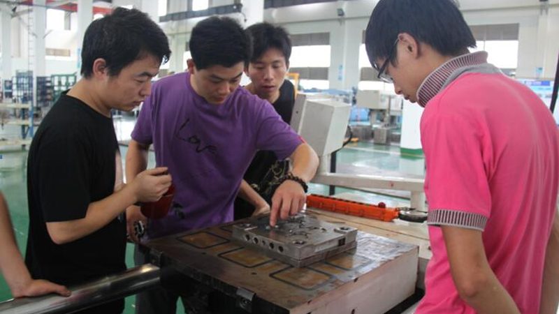 级进模模具配件定制加工：揭秘其核心工艺与选型要点